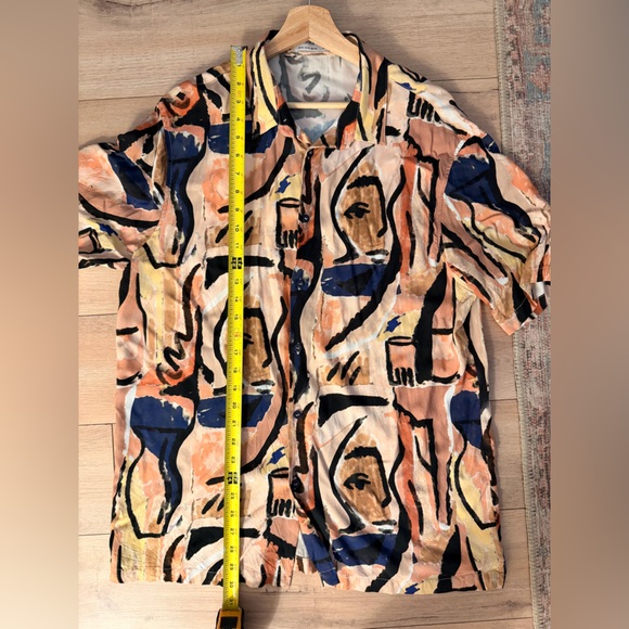 Abstract Patterned Button-Up Shirt - Picture 3 of 4